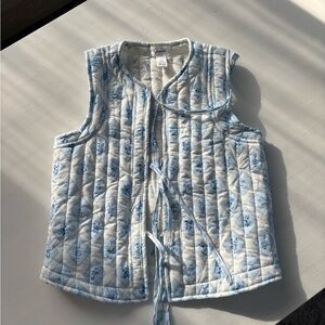 Women's Quilted Vest - Blue Floral